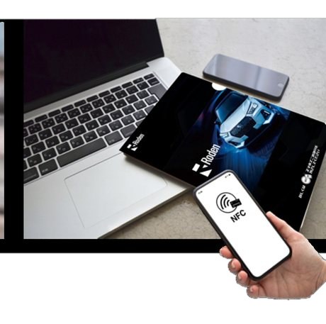 NFCクリアファイル スマホをかざすと電子カタログを表示