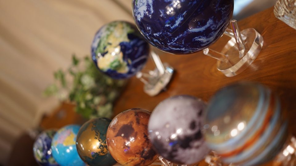 MOVA Globe：光だけで回り続ける高級地球儀